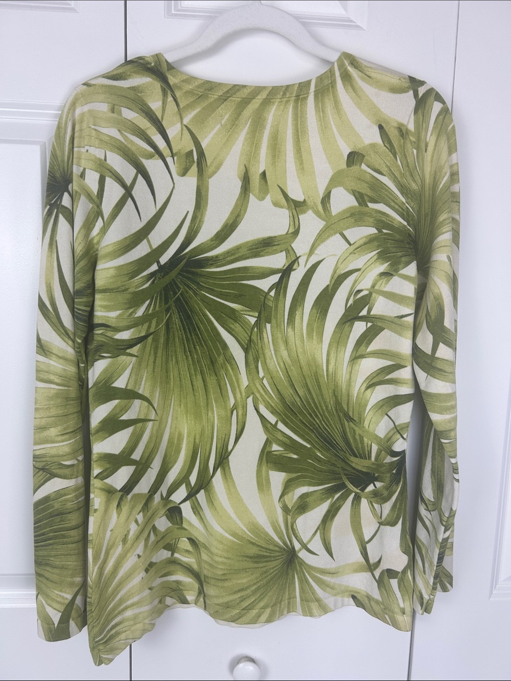 Tommy Bahama Green Palm-Print V-Neck Long Sleeve Sweater - Picture 6 of 6